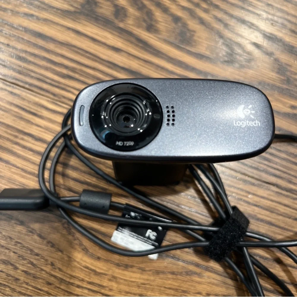 Logitech HD attachable webcam with mic. 720p
